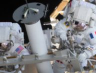 Shane Kimbrough et Thomas Pesquet en sortie extra-véhiculaire le 16 juin 2021. // Source : Flickr/CC/NASA Johnson (photo recadrée)