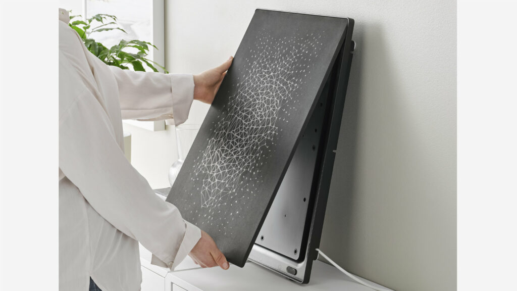 L'enceinte qui se cache derrière là façade interchangeable // Source : Ikea L'enceinte qui se cache derrière là façade interchangeable // Source : Ikea