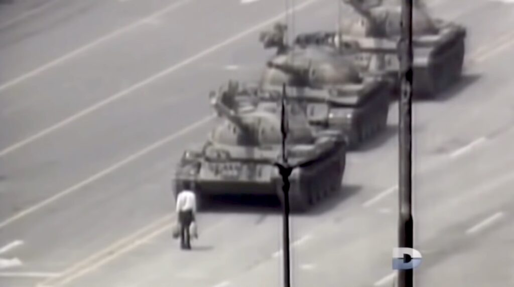 Place Tian'anmen // Source : Capture YouTube/ Natebook Place Tian'anmen // Source : Capture YouTube/ Natebook