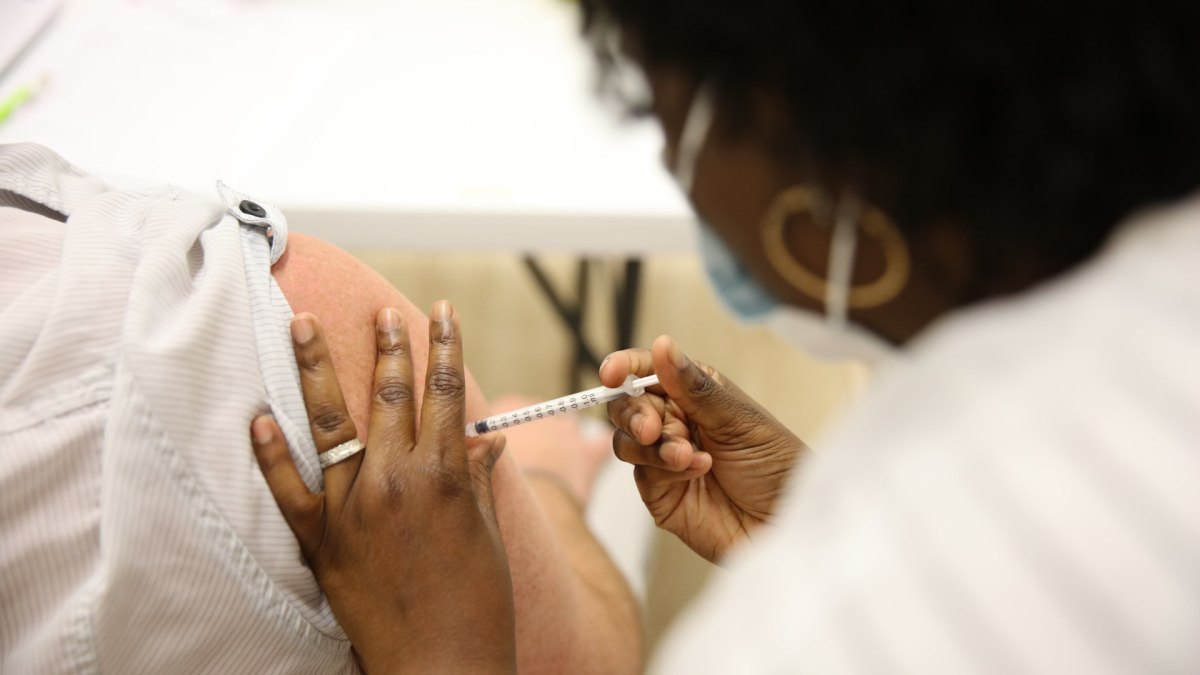 Vaccin covid-19. // Source : Flickr/CC/Nicolas DUPREY / CD 78 (photo recadrée) Vaccin covid-19. // Source : Flickr/CC/Nicolas DUPREY / CD 78 (photo recadrée)