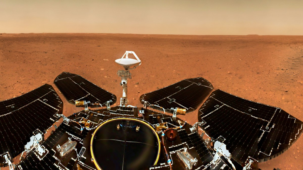 Zhurong sur Mars. // Source : CNSA/Post-processing: Cygni_18 (image recadrée) Zhurong sur Mars. // Source : CNSA/Post-processing: Cygni_18 (image recadrée)