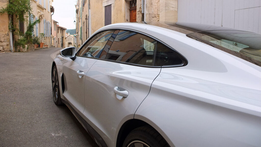 Audi e-tron GT quattro // Source : Raphaelle Baut pour Numerama Audi e-tron GT quattro // Source : Raphaelle Baut pour Numerama