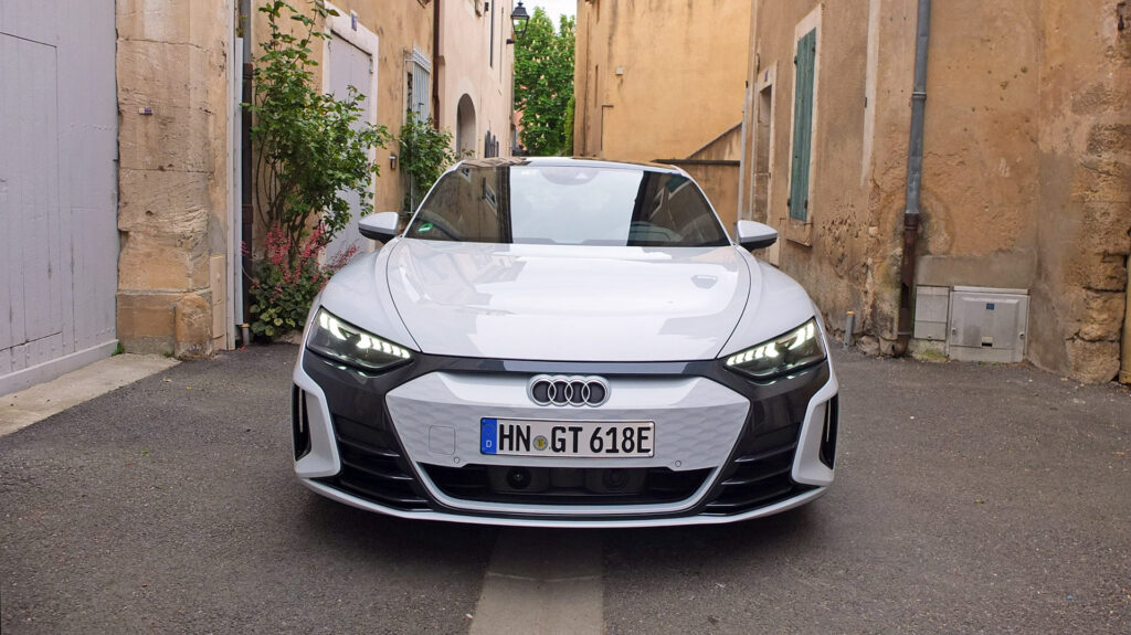 Audi e-tron GT quattro // Source : Raphaelle Baut pour Numerama Audi e-tron GT quattro // Source : Raphaelle Baut pour Numerama