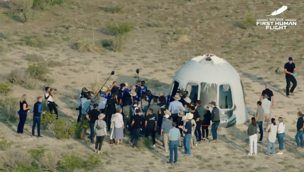 Tout l'équipage est revenu sur Terre. // Source : YouTube/Blue Origin Tout l'équipage est revenu sur Terre. // Source : YouTube/Blue Origin