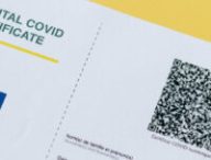 Certificat de vaccination covid. // Source : Pexels/Nataliya Vaitkevich (photo recadrée)