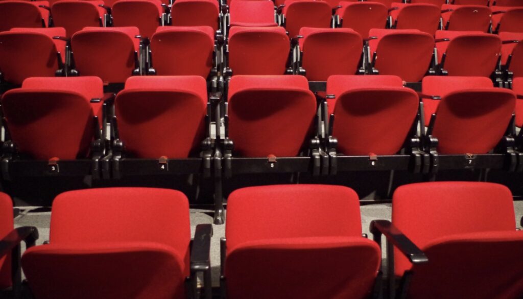 Des sièges de cinéma // Source : pxhere