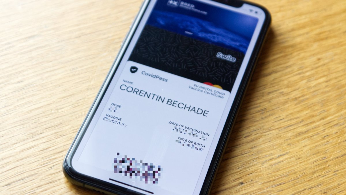 Des outils en ligne permettent d'ajouter son pass vaccinal à son smartphone. // Source : Photo Numerama Des outils en ligne permettent d'ajouter son pass vaccinal à son smartphone. // Source : Photo Numerama