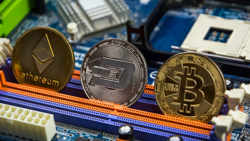 La valeur de certaines cryptomonnaies attisent la convoitise des malfaiteurs. // Source : Bermix Studio / Unsplash La valeur de certaines cryptomonnaies attisent la convoitise des malfaiteurs. // Source : Bermix Studio / Unsplash