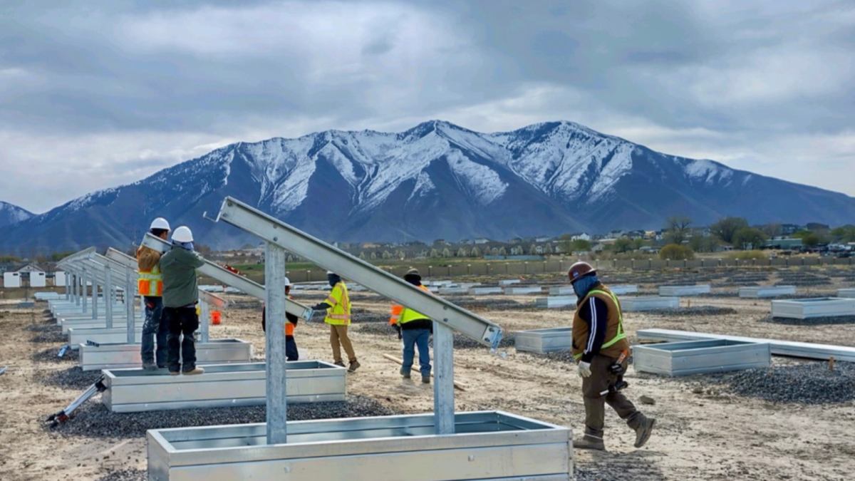 Solar FlexRack et Prometheus Power installent une ferme solaire sur la décharge de Spanish Fork, en Utah. // Source : Solar FlexRack Solar FlexRack et Prometheus Power installent une ferme solaire sur la décharge de Spanish Fork, en Utah. // Source : Solar FlexRack
