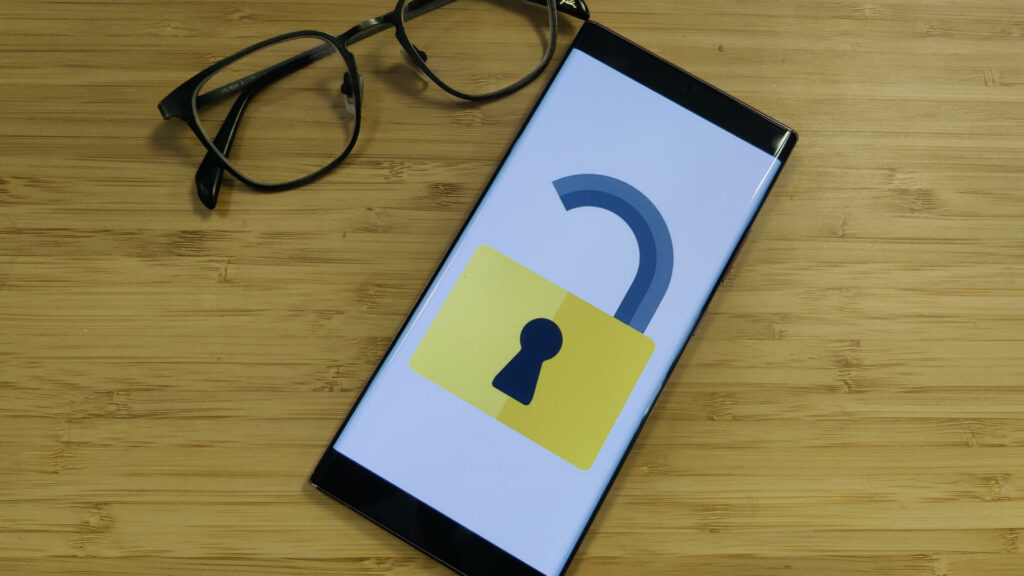 Vous pouvez automatiquement déverrouiller votre téléphone lorsque vous êtes chez vous. // Source : Corentin Béchade pour Numerama Vous pouvez automatiquement déverrouiller votre téléphone lorsque vous êtes chez vous. // Source : Corentin Béchade pour Numerama
