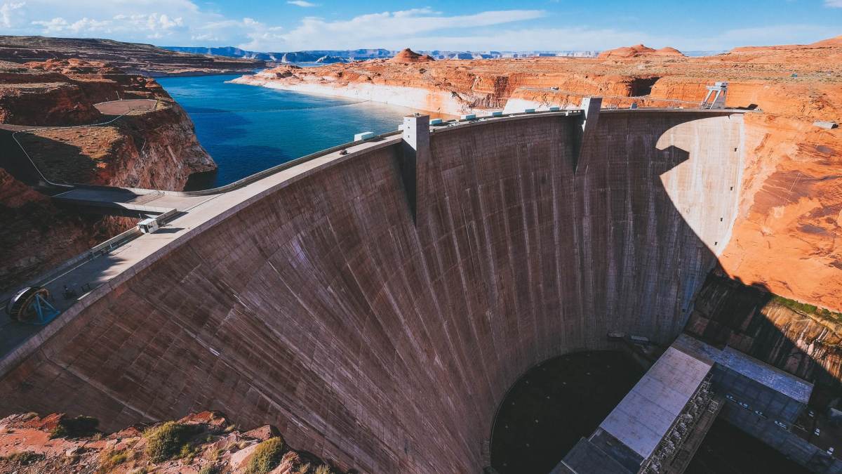 Les barrages permettent de produire de l'électricité bas carbone. // Source : John Gibbons / Unsplash Les barrages permettent de produire de l'électricité bas carbone. // Source : John Gibbons / Unsplash