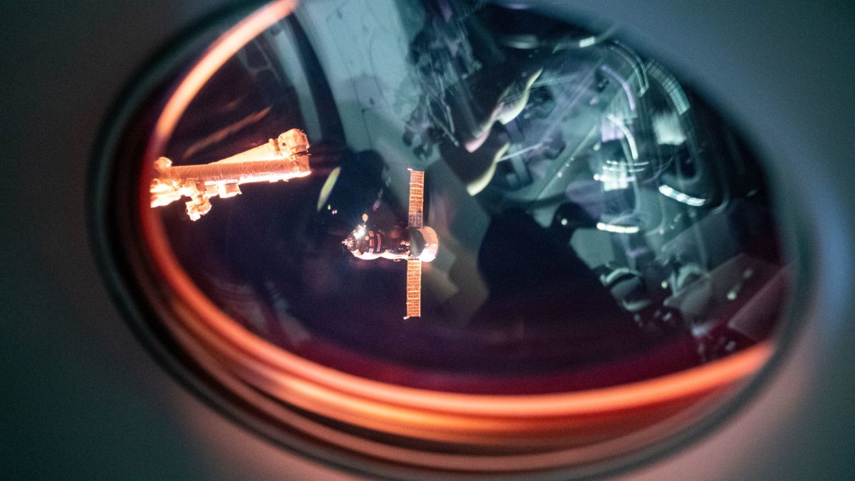 Le vaisseau Progress 77 approchant de l'ISS. // Source : Flickr/CC/Nasa Johnson (photo recadrée) Le vaisseau Progress 77 approchant de l'ISS. // Source : Flickr/CC/Nasa Johnson (photo recadrée)