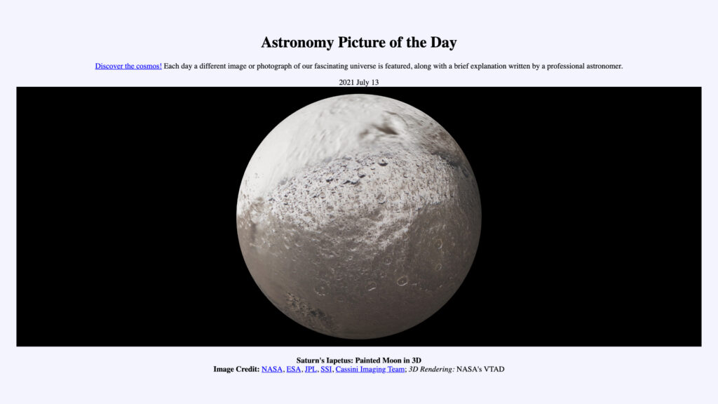 La lune Japet, vue du dessus. // Source : Capture d'écran APOD La lune Japet, vue du dessus. // Source : Capture d'écran APOD