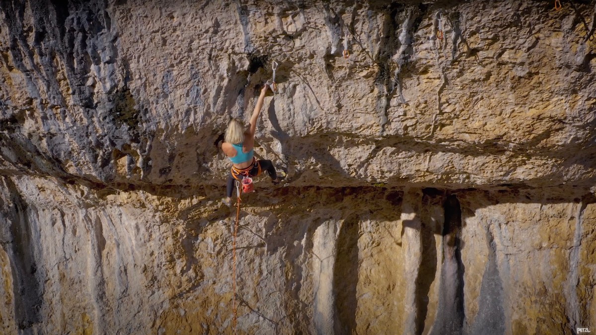 Julia Chanourdie, qualifiée pour la France, dans Eagle-4 // Source : Petzl Sport Julia Chanourdie, qualifiée pour la France, dans Eagle-4 // Source : Petzl Sport