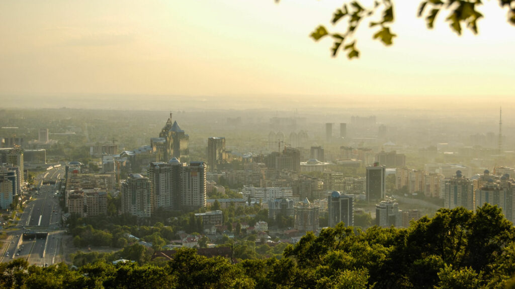 La production d'électricité au Kazakhstan émet beaucoup de CO2. // Source : Alexander Serzhantov / Unsplash