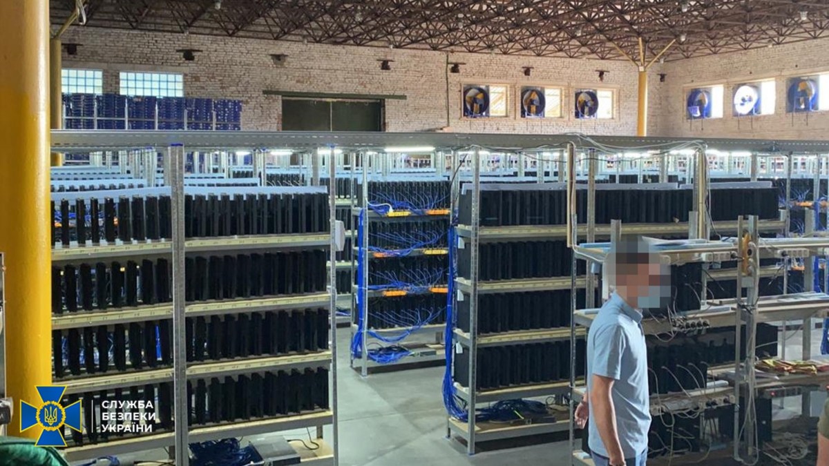 Des Ukrainiens minaient des cryptomonnaies à l'aide de PS4. // Source : Security Service of Ukraine Des Ukrainiens minaient des cryptomonnaies à l'aide de PS4. // Source : Security Service of Ukraine
