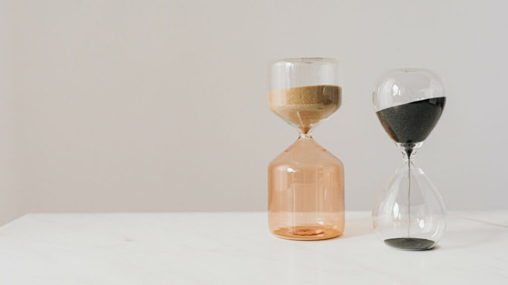 À l’échelle quantique, l’ordre des évènements pourrait parfois être mal défini. // Source : Pexels/Karolina Grabowska (photo recadrée) À l’échelle quantique, l’ordre des évènements pourrait parfois être mal défini. // Source : Pexels/Karolina Grabowska (photo recadrée)