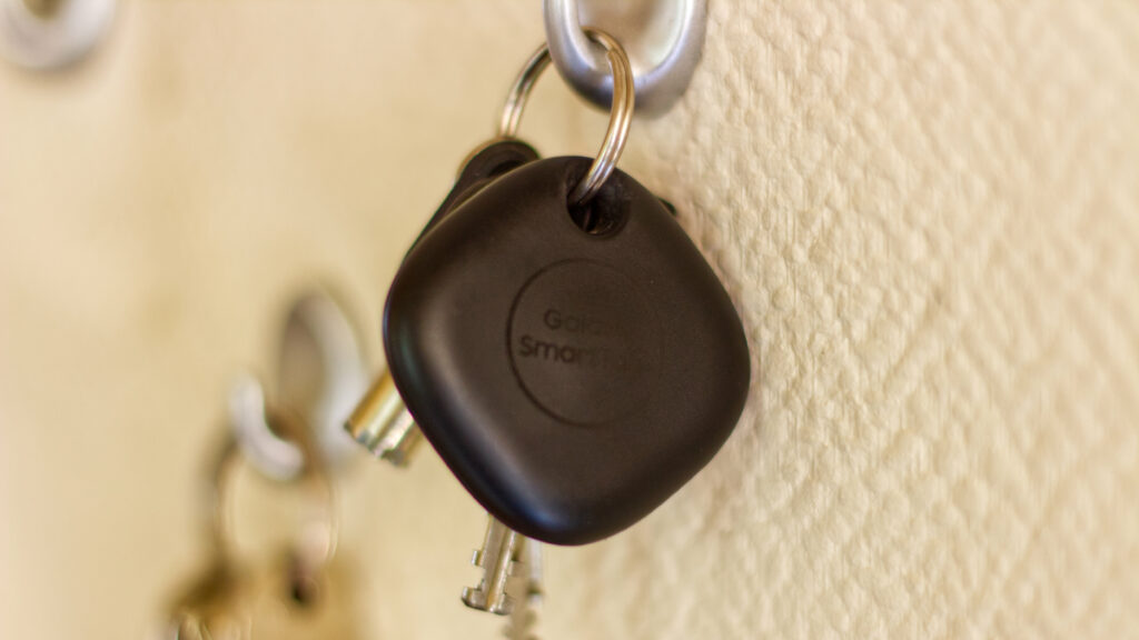 Le rond discernable sur l'appareil est en fait un bouton cliquable personnalisable // Source : Photo Corentin Béchade pour Numerama Le rond discernable sur l'appareil est en fait un bouton cliquable personnalisable // Source : Photo Corentin Béchade pour Numerama