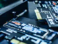 Un SSD installé dans un ordinateur // Source : Marc PEZIN - Unsplash Un SSD installé dans un ordinateur // Source : Marc PEZIN - Unsplash