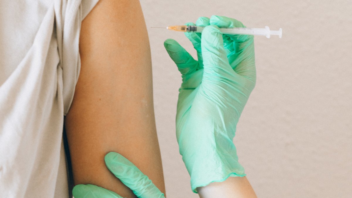 Vaccin contre la maladie Covid-19. // Source : Pexels/Nataliya Vaitkevich (photo recadrée) Vaccin contre la maladie Covid-19. // Source : Pexels/Nataliya Vaitkevich (photo recadrée)