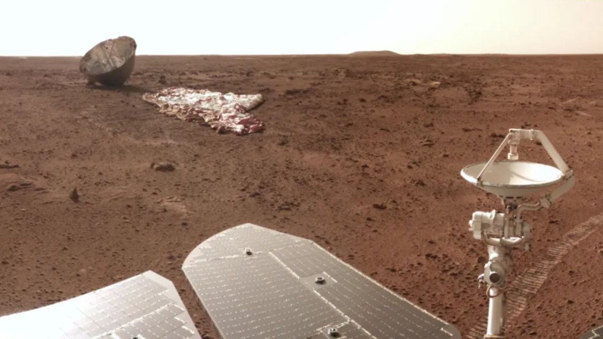 Zhurong a retrouvé son parachute sur Mars. // Source : CNSA Zhurong a retrouvé son parachute sur Mars. // Source : CNSA