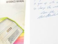 Manuel Apple II signé par Steve Jobs // Source : RR Auction