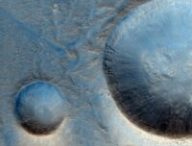 Les trois cratères situés dans la région  Lunae Planum. // Source : ESA/Roscosmos/CaSSIS