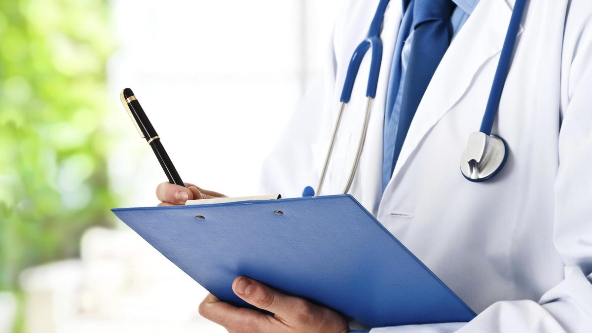 Un médecin en gros plan // Source : pixnio Un médecin en gros plan // Source : pixnio