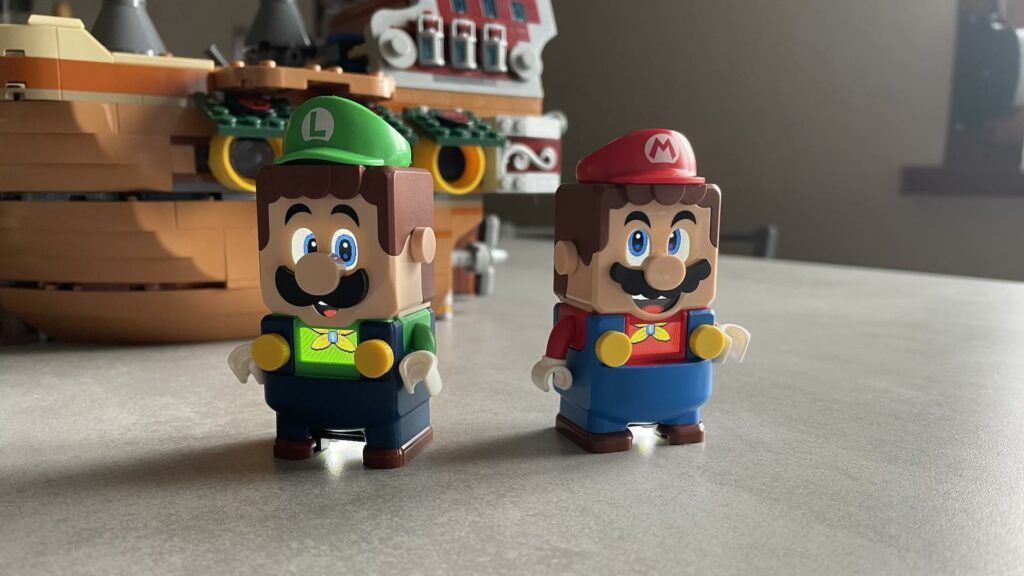 Les figurines Lego Luigi et Mario // Source : Maxime Claudel pour Numerama Les figurines Lego Luigi et Mario // Source : Maxime Claudel pour Numerama