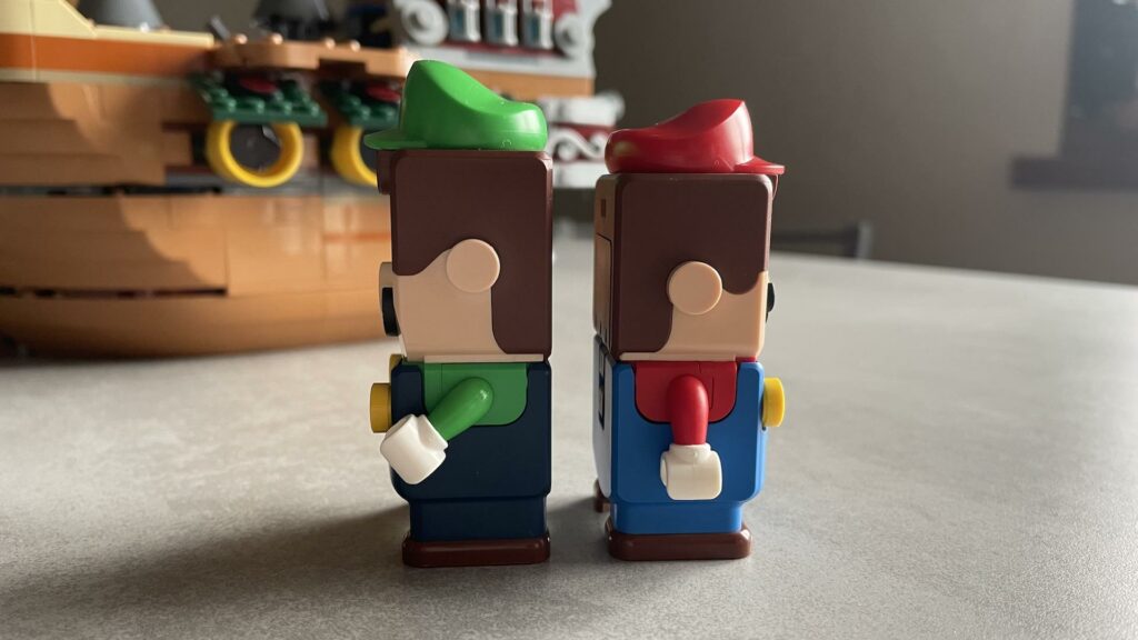 Les figurines Lego Luigi et Mario // Source : Maxime Claudel pour Numerama Les figurines Lego Luigi et Mario // Source : Maxime Claudel pour Numerama