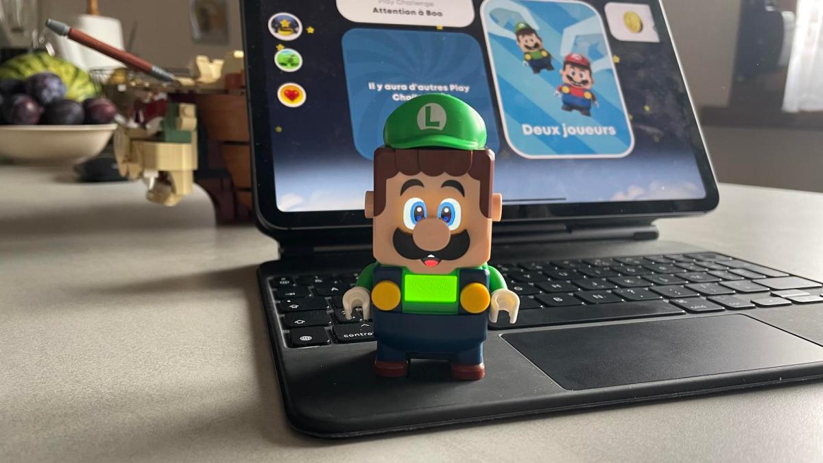 La figurine Lego Luigi // Source : Maxime Claudel pour Numerama La figurine Lego Luigi // Source : Maxime Claudel pour Numerama