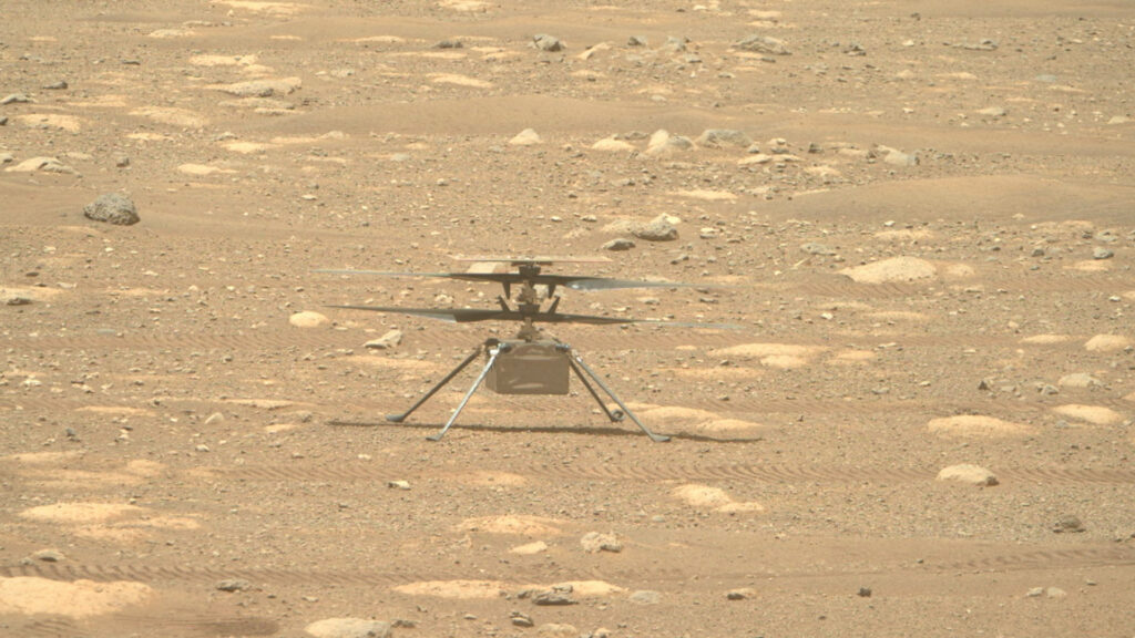 Ingenuity le 9 avril 2021. // Source : NASA/JPL-Caltech/ASU (image recadrée) Ingenuity le 9 avril 2021. // Source : NASA/JPL-Caltech/ASU (image recadrée)