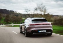 Porsche Taycan Cross Turismo sur route // Source : Porsche France Porsche Taycan Cross Turismo sur route // Source : Porsche France