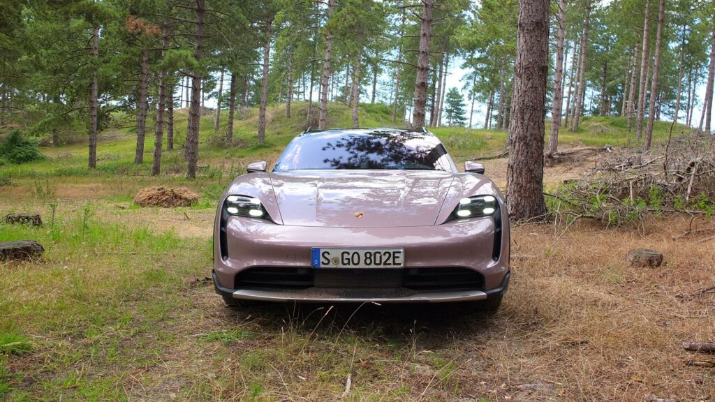 Porsche Taycan Cross Turismo // Source : Raphaelle Baut pour Numerama Porsche Taycan Cross Turismo // Source : Raphaelle Baut pour Numerama