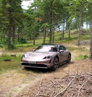 Porsche Taycan Cross Turismo // Source : Raphaelle Baut pour Numerama Porsche Taycan Cross Turismo // Source : Raphaelle Baut pour Numerama