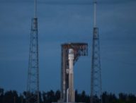 Le lanceur Atlas V sur son pas de tir. // Source : Flickr/CC/NASA/Aubrey Gemignani (photo recadrée)