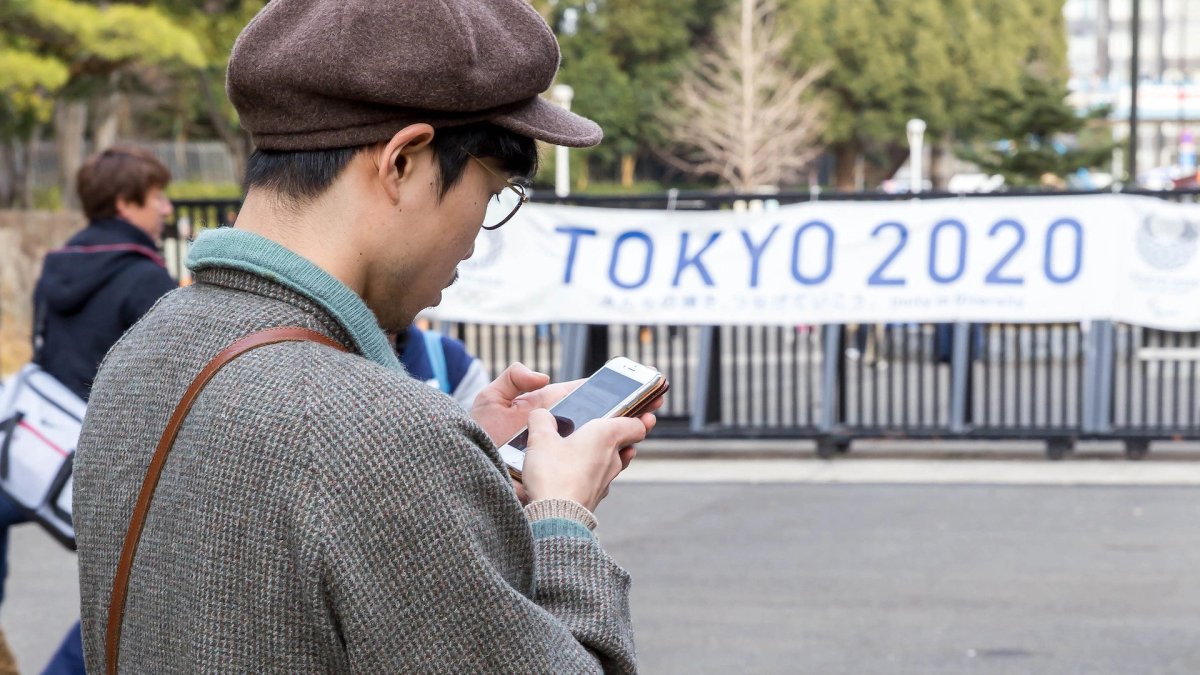 Une affiche pour les Jeux olympiques de Tokyo en 2020. // Source : Flickr/CC/Marco Verch (photo recadrée) Une affiche pour les Jeux olympiques de Tokyo en 2020. // Source : Flickr/CC/Marco Verch (photo recadrée)