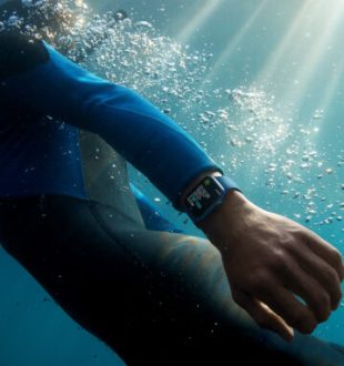 Apple Watch Series 7 sous l'eau // Source : Apple