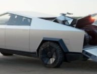 Le Cybertruck de Tesla avec le Cyberquad // Source : Tesla
