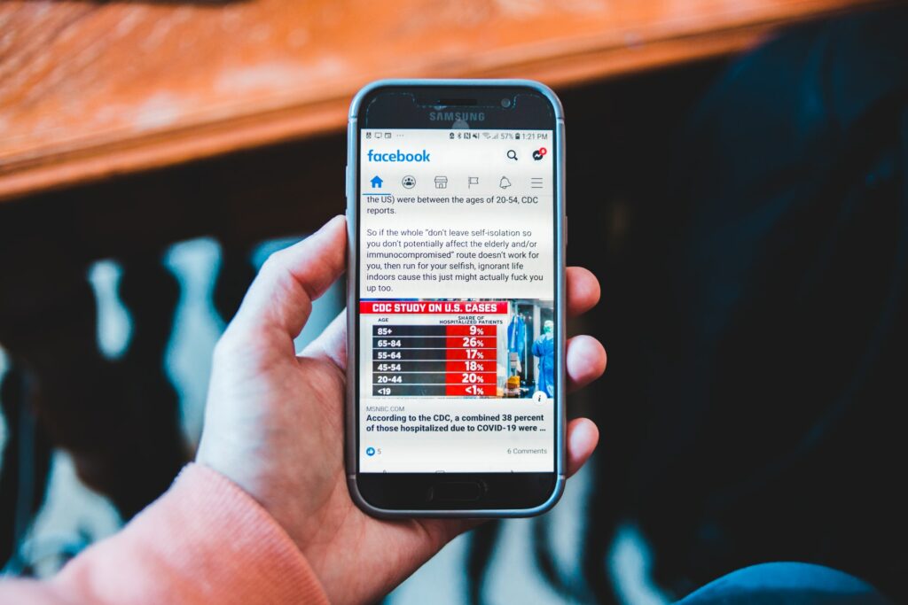 Le Newsfeed de Facebook est la fonctionnalité la plus populaire // Source : Eric McLean / Unsplash Le Newsfeed de Facebook est la fonctionnalité la plus populaire // Source : Eric McLean / Unsplash