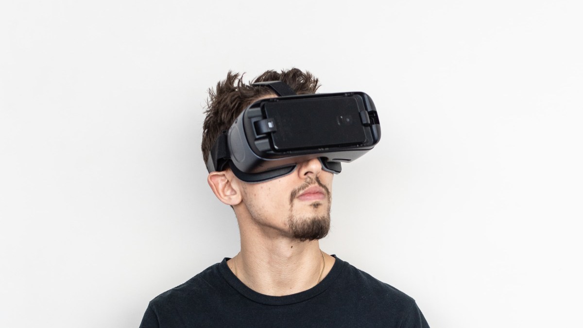 Un casque de réalité virtuelle // Source : Adrian Deweerdt / Unsplash Un casque de réalité virtuelle // Source : Adrian Deweerdt / Unsplash