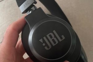 Le casque JBL Live 660NC // Source : Maxime Claudel pour Numerama