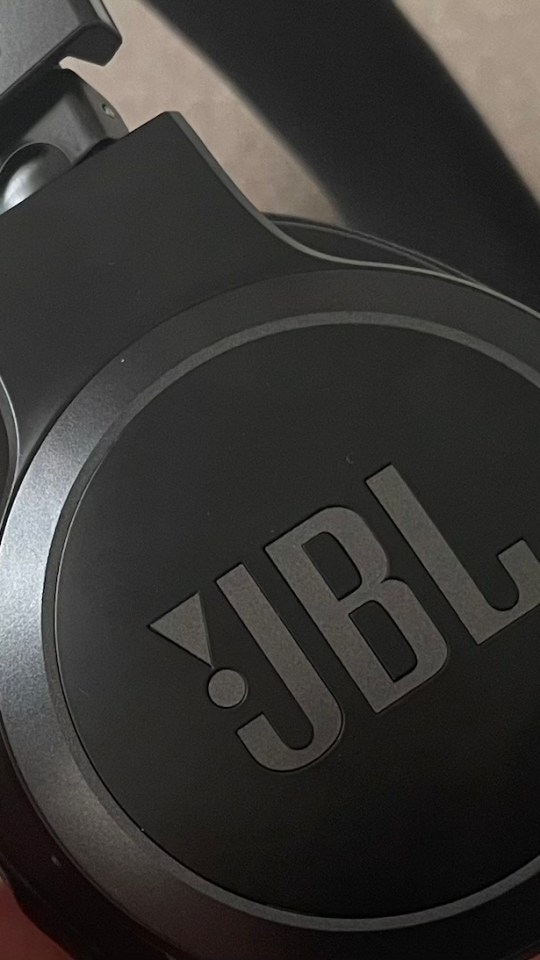 Le casque JBL Live 660NC // Source : Maxime Claudel pour Numerama Le casque JBL Live 660NC // Source : Maxime Claudel pour Numerama