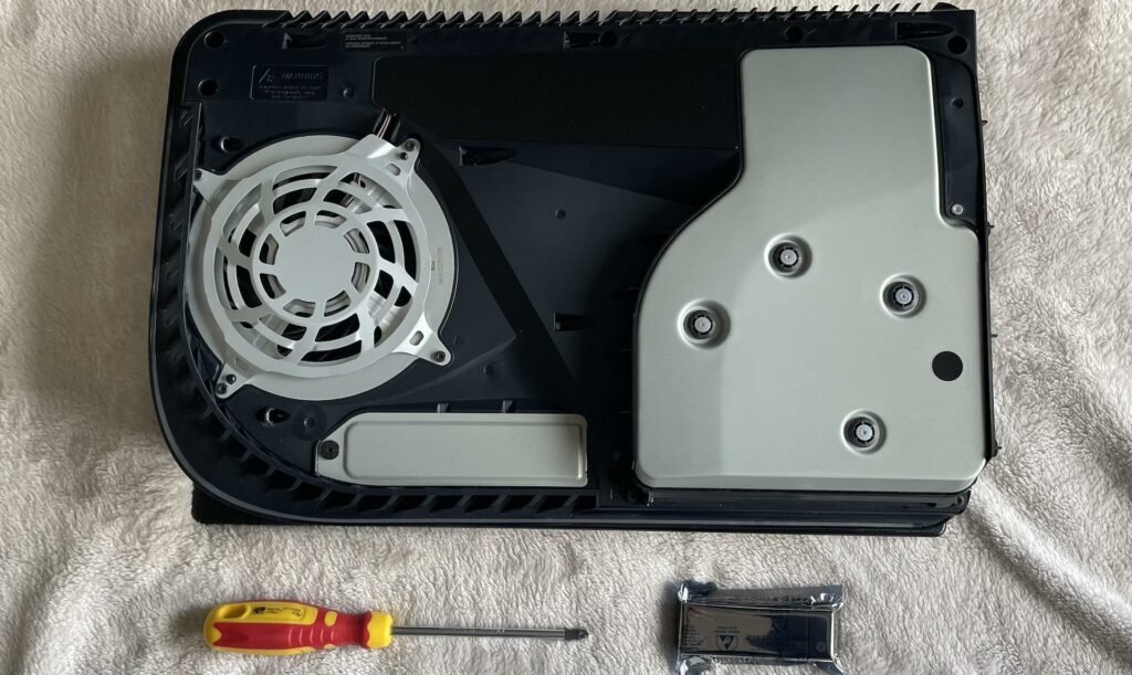 Installer un SSD dans sa PS5 // Source : Maxime Claudel pour Numerama Installer un SSD dans sa PS5 // Source : Maxime Claudel pour Numerama