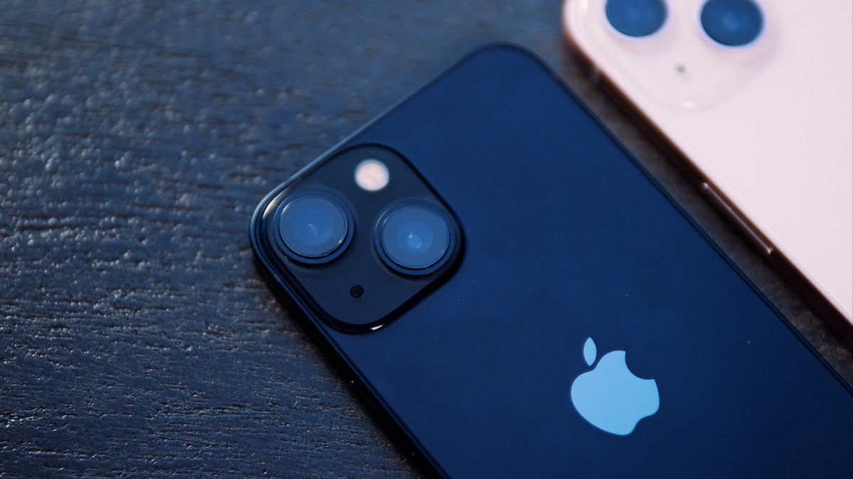 L'iPhone 13 mini d'Apple // Source : Numerama/Louise Audry L'iPhone 13 mini d'Apple // Source : Numerama/Louise Audry