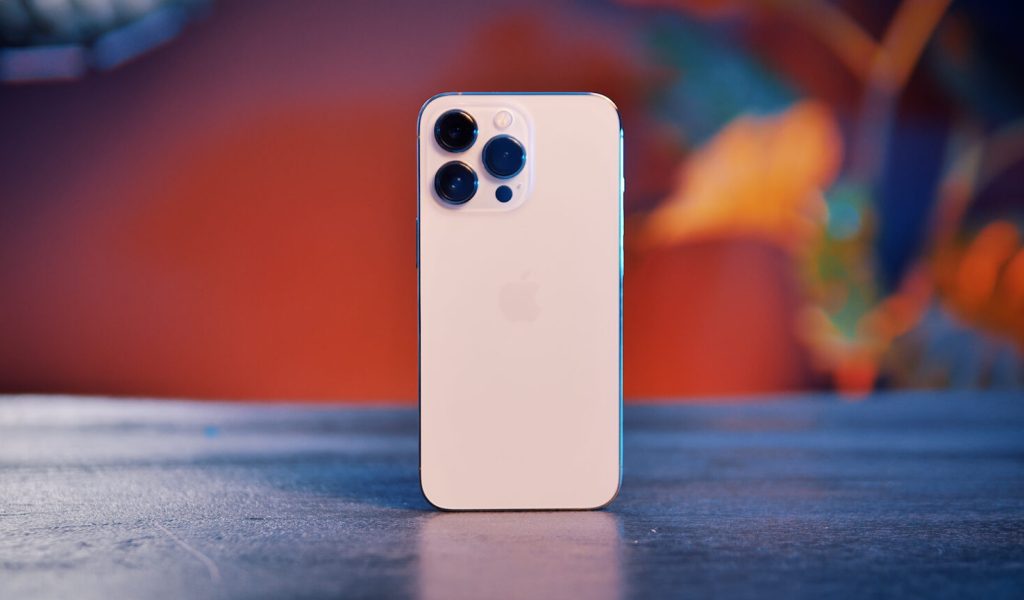 iPhone 13 Pro // Source : Louise Audry pour Numerama iPhone 13 Pro // Source : Louise Audry pour Numerama