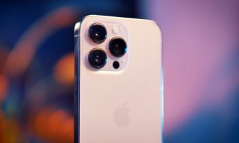 L'iPhone 13 Pro résiste bien à la chaleur... et s'éteint avant d'être en surchauffe // Source : Louise Audry pour Numerama L'iPhone 13 Pro résiste bien à la chaleur... et s'éteint avant d'être en surchauffe // Source : Louise Audry pour Numerama