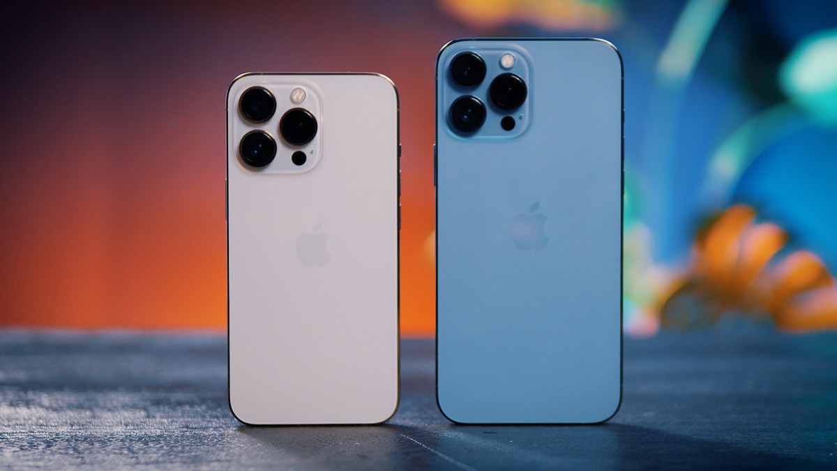Les iPhone 13 Pro. // Source : Louise Audry pour Numerama Les iPhone 13 Pro. // Source : Louise Audry pour Numerama