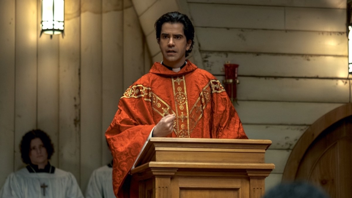 Midnight Mass // Source : Netflix Midnight Mass // Source : Netflix