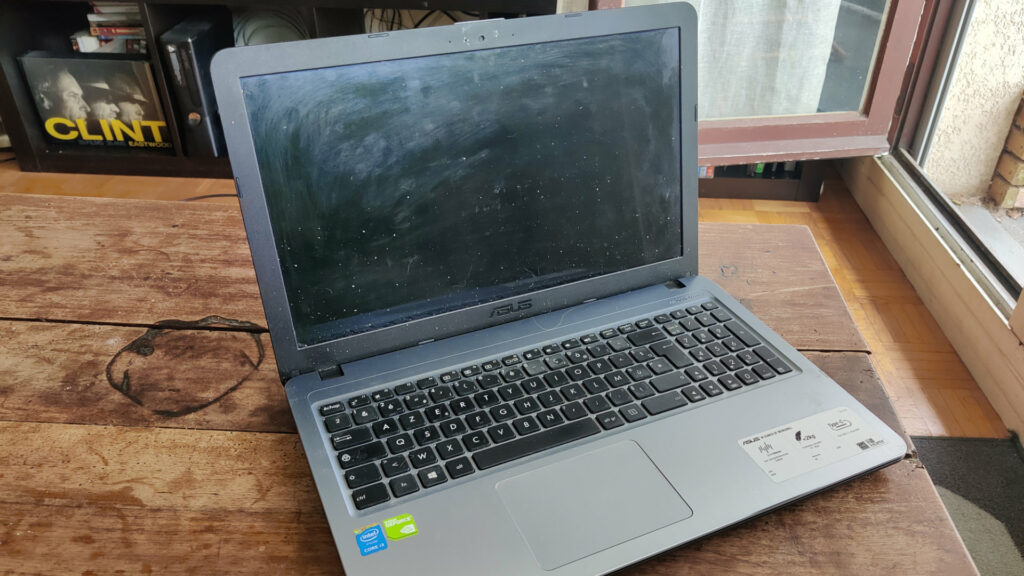Donner une second jeunesse à un vieux PC c'est pas si compliqué // Source : Photo Numerama Donner une second jeunesse à un vieux PC c'est pas si compliqué // Source : Photo Numerama